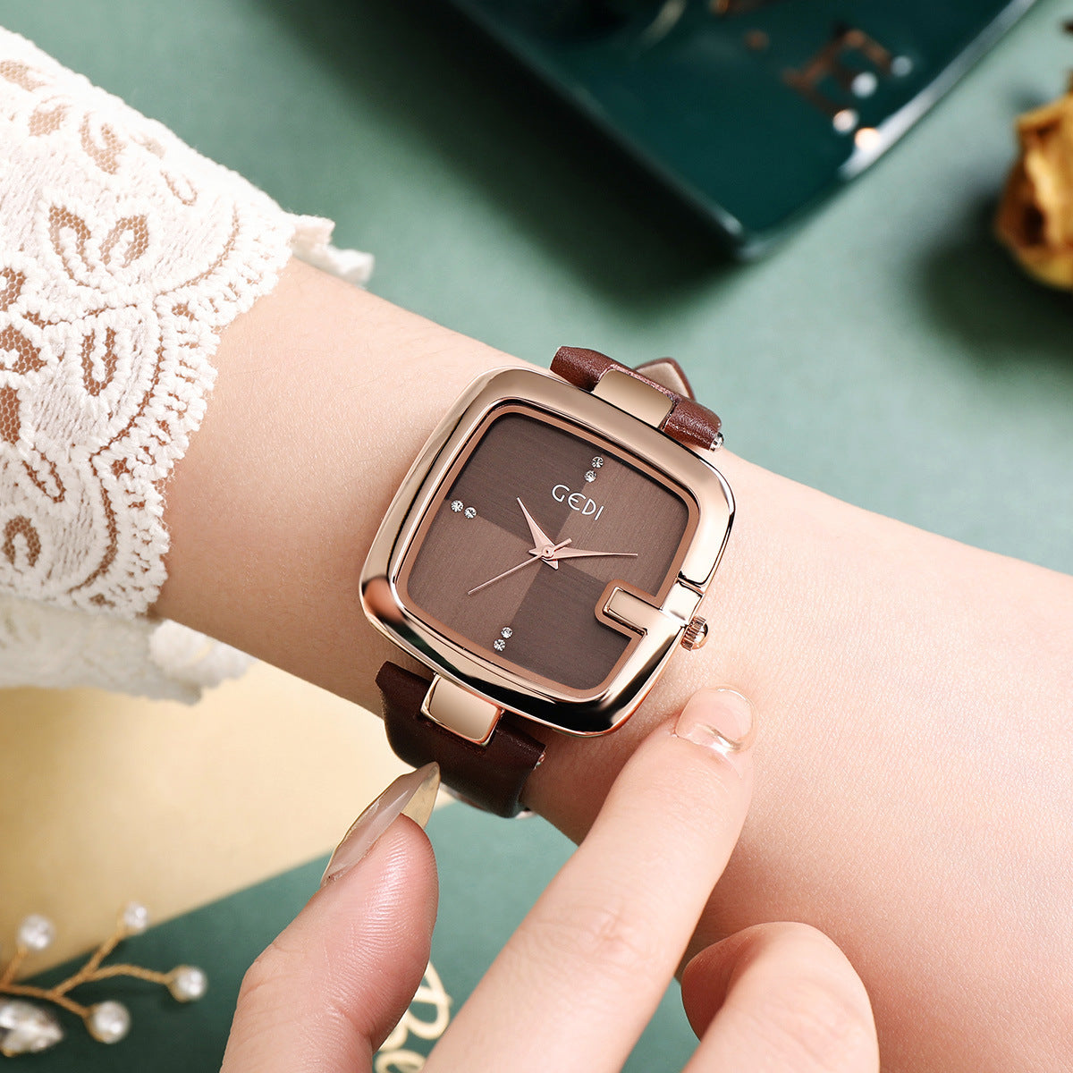 Women's Fashionable Temperament Belt Quartz Watch